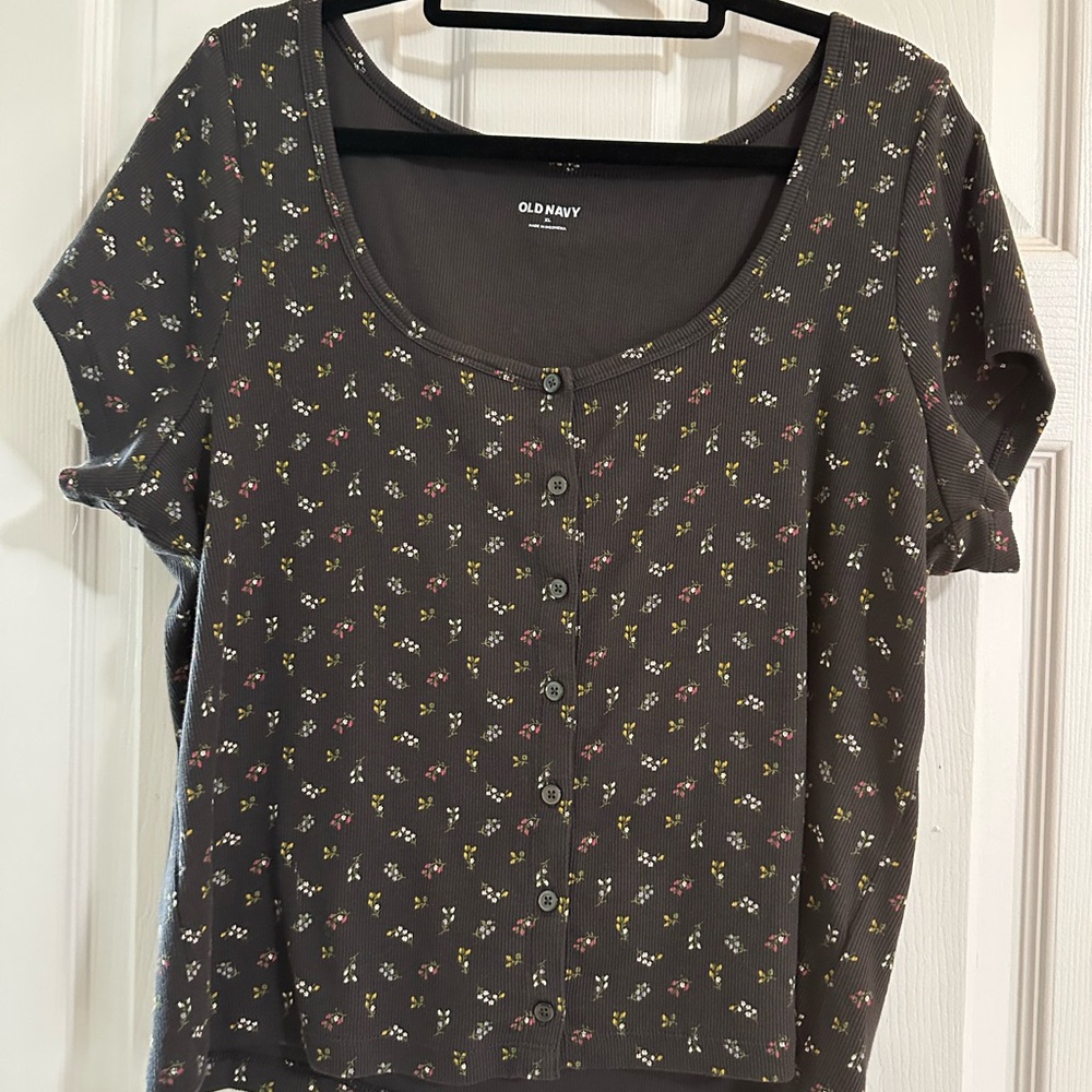 Old Navy Women's Floral Button-Up Tee - Dark Gray